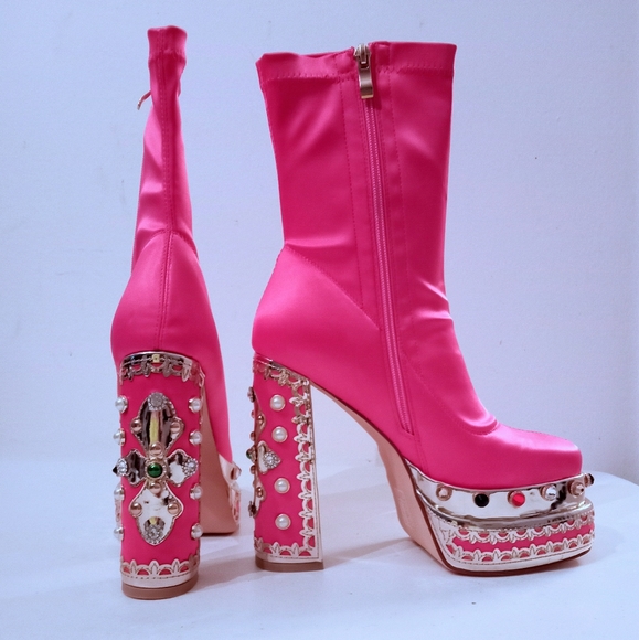 NIB๐FREE GIFT INCLUDED๐NWT Bootie Platform High Heels Gemstones Embell - Picture 2 of 6